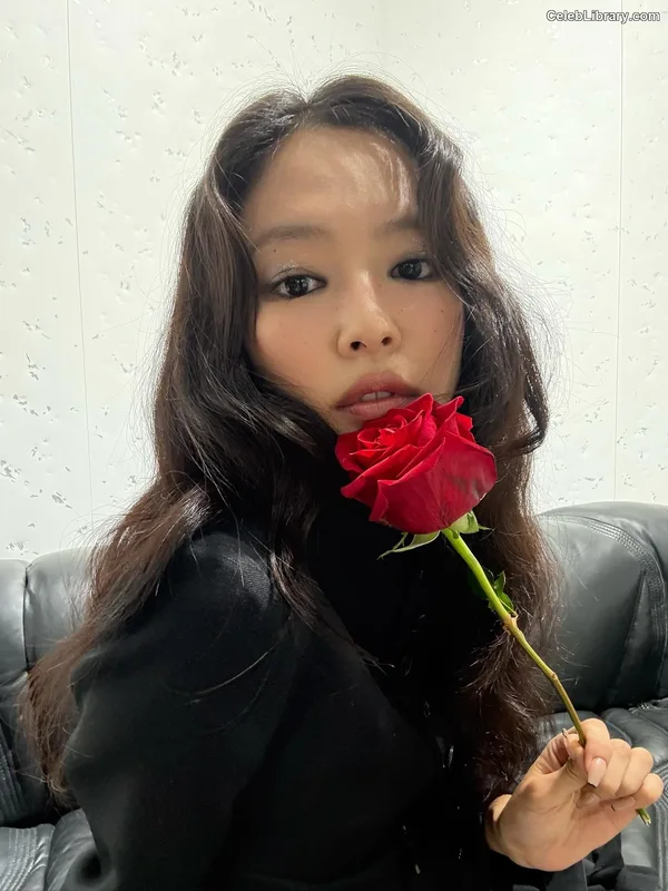 Jennie  BLΛƆKPIИK (Blackpink) photo 2 of 3632