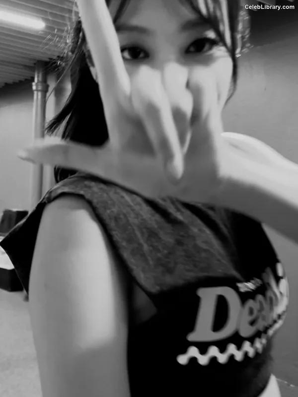 Jennie  BLΛƆKPIИK (Blackpink) photo 1 of 3632