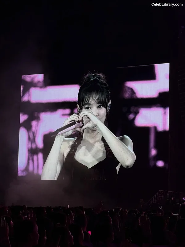 Jennie  BLΛƆKPIИK (Blackpink) photo 10 of 3632