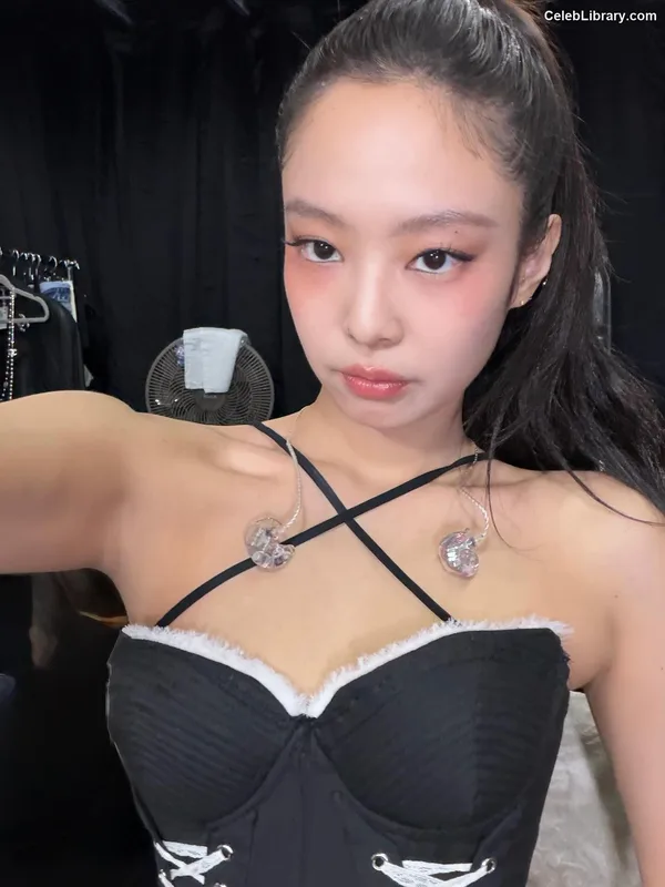 Jennie  BLΛƆKPIИK (Blackpink) photo 4 of 3632