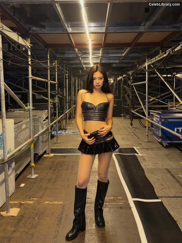 Jennie  BLΛƆKPIИK (Blackpink) photo 1 of 3632