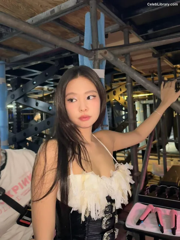 Jennie  BLΛƆKPIИK (Blackpink) photo 1 of 3632