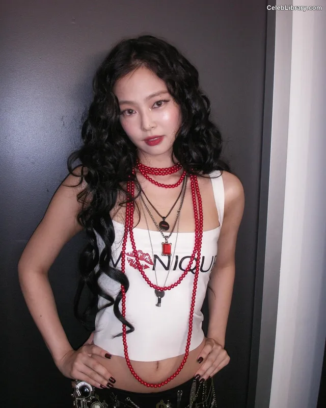 Jennie  BLΛƆKPIИK (Blackpink) photo 18 of 3632