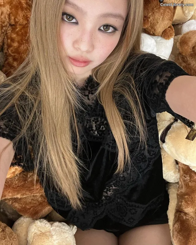 Jennie BLΛƆKPIИK (Blackpink) photo 1 of 3632