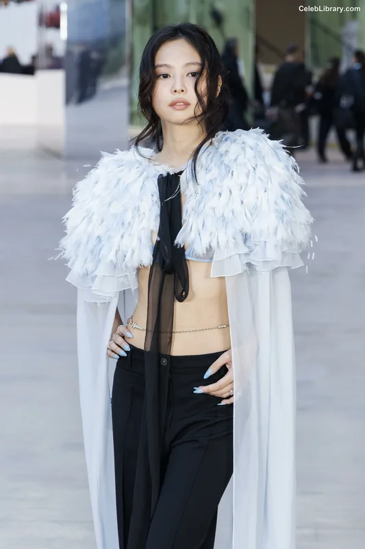 Jennie  BLΛƆKPIИK (Blackpink) photo 1 of 3632