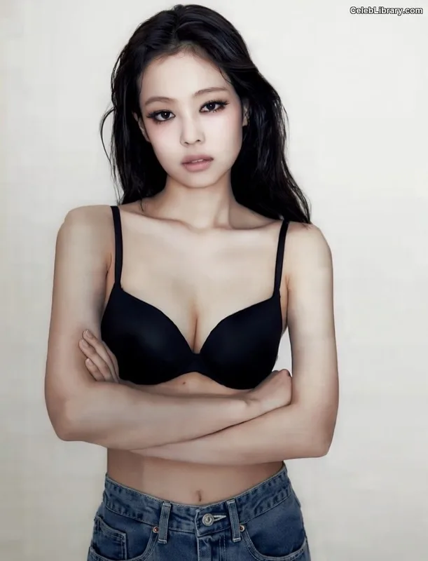 Jennie  BLΛƆKPIИK (Blackpink) photo 1 of 3632
