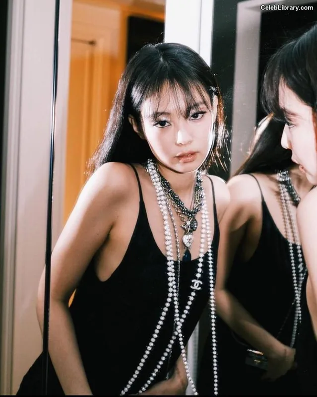 Jennie  BLΛƆKPIИK (Blackpink) photo 1 of 3632
