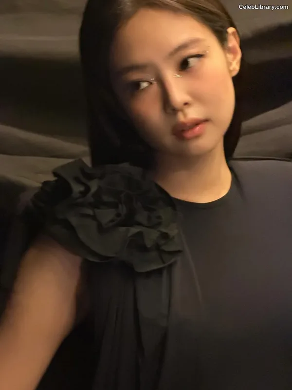 Jennie  BLΛƆKPIИK (Blackpink) photo 9 of 3632