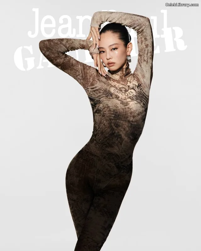 Jennie  BLΛƆKPIИK (Blackpink) photo 1 of 3632
