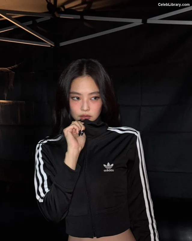Jennie  BLΛƆKPIИK (Blackpink) photo 2 of 3632