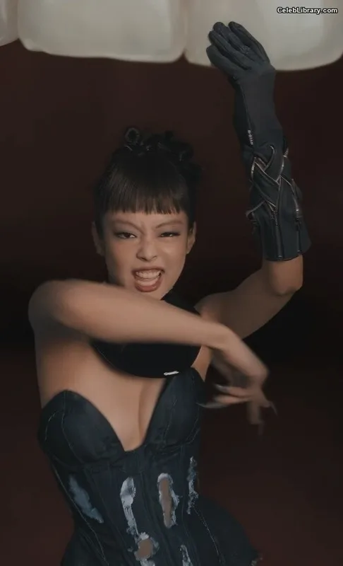 Jennie BLΛƆKPIИK (Blackpink) photo 3 of 3632