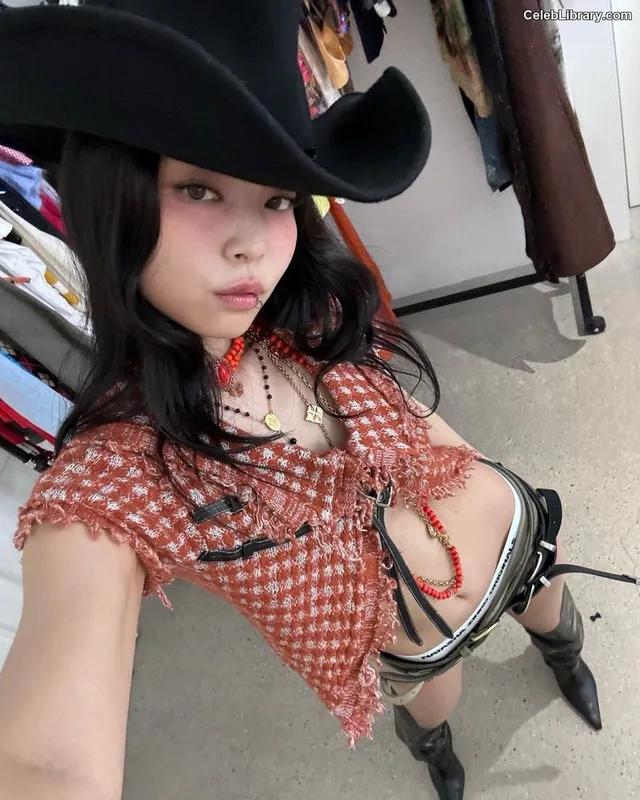 Jennie BLΛƆKPIИK (Blackpink) photo 22 of 3632