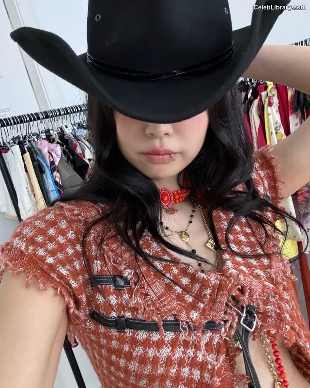 Jennie BLΛƆKPIИK (Blackpink) photo 24 of 3632