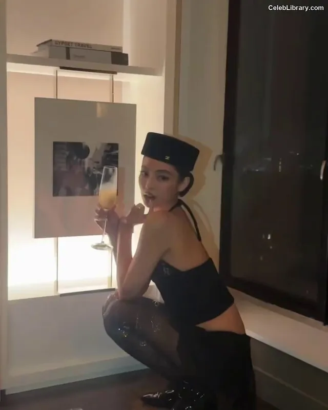 Jennie  BLΛƆKPIИK (Blackpink) photo 1 of 3632