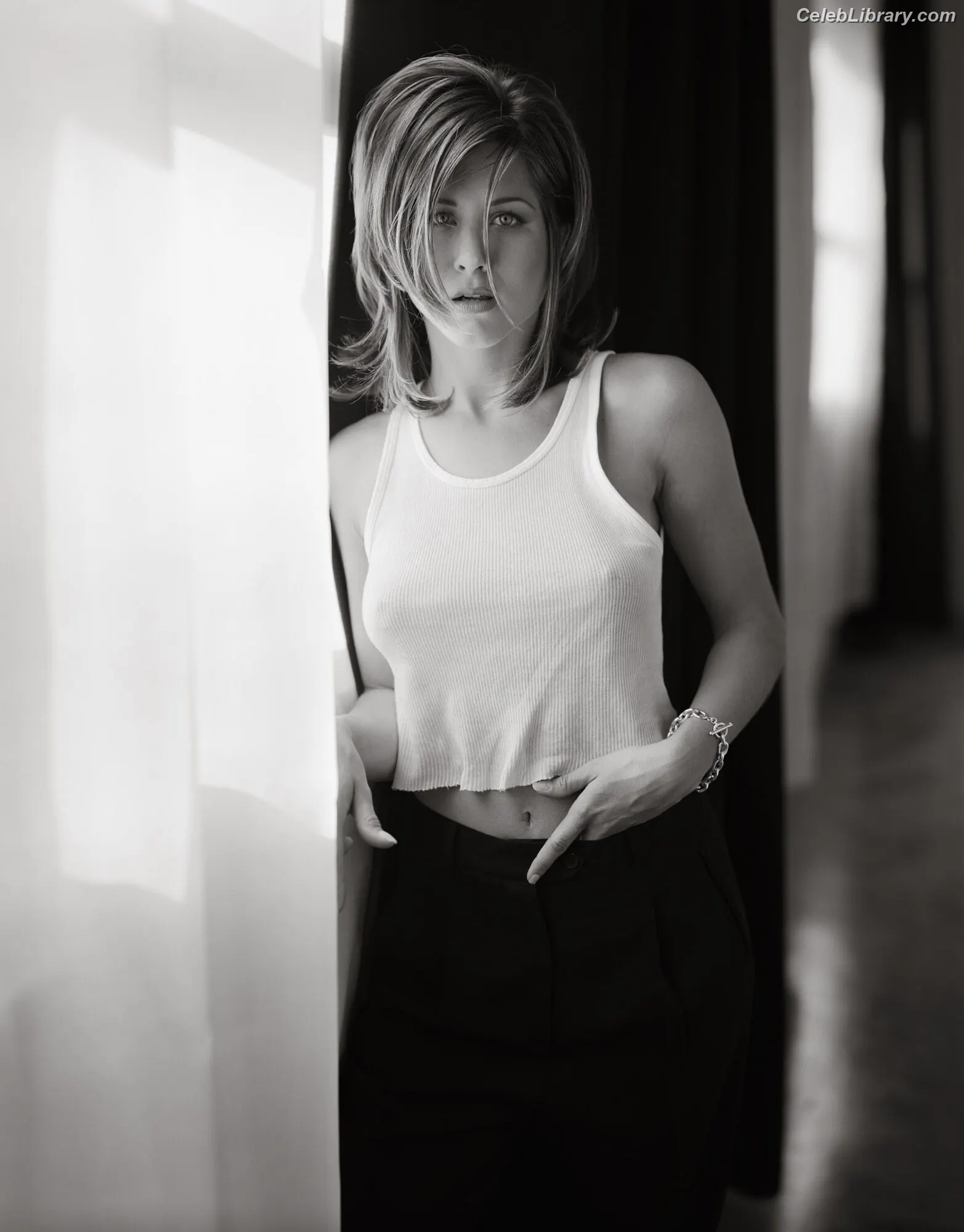 Jennifer Aniston photo 2 of 474