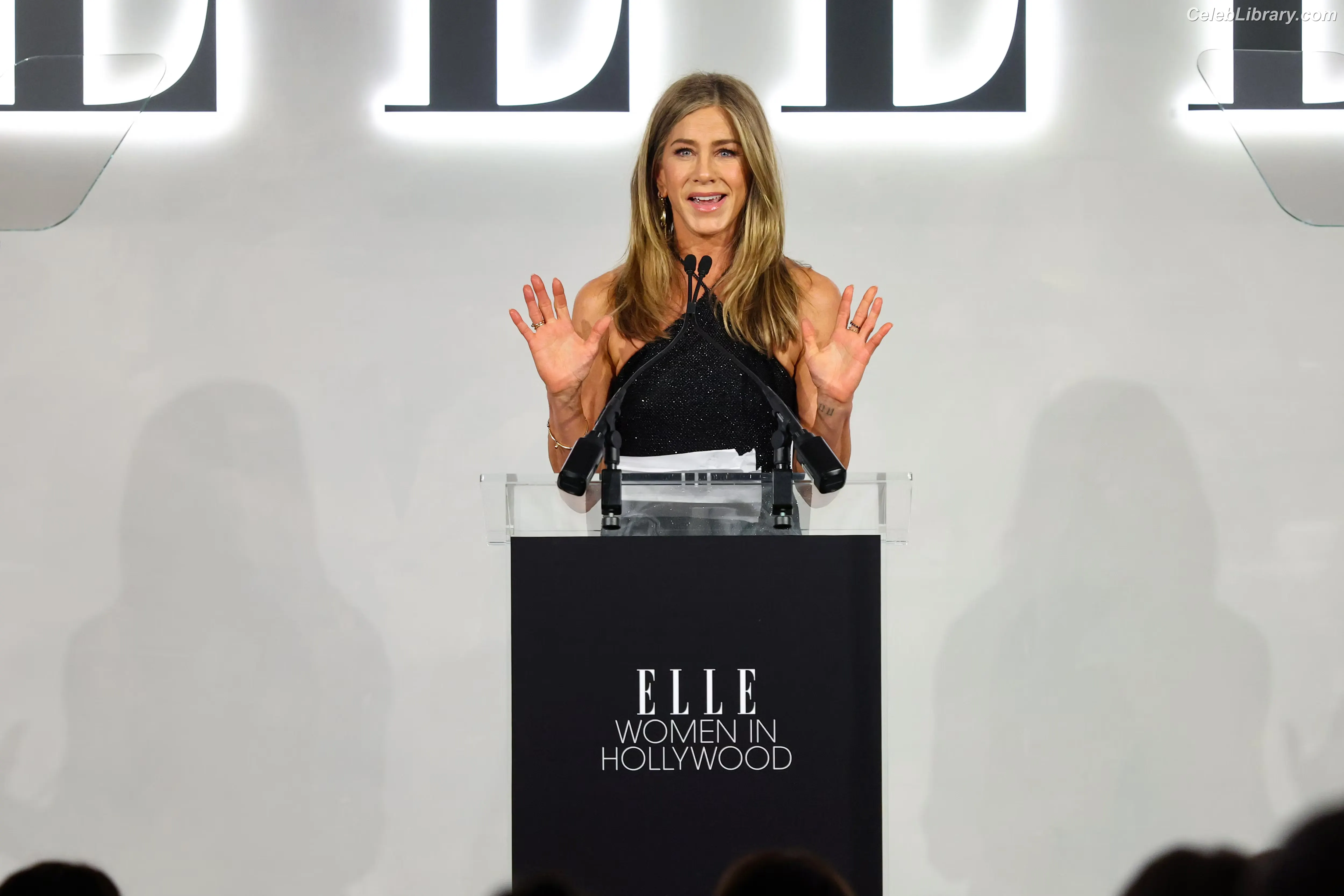 Jennifer Aniston photo 23 of 474