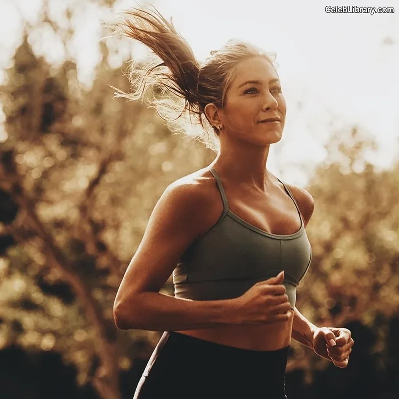 Jennifer Aniston photo 24 of 455
