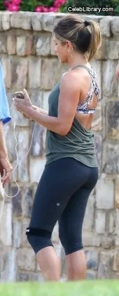 Jennifer Aniston photo 5 of 455