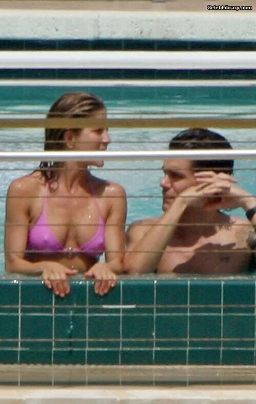 Jennifer Aniston photo 17 of 455