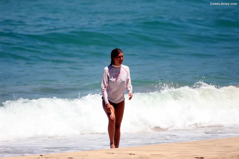 Jennifer Aniston photo 3 of 455