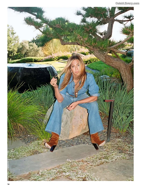Jennifer Aniston photo 11 of 455