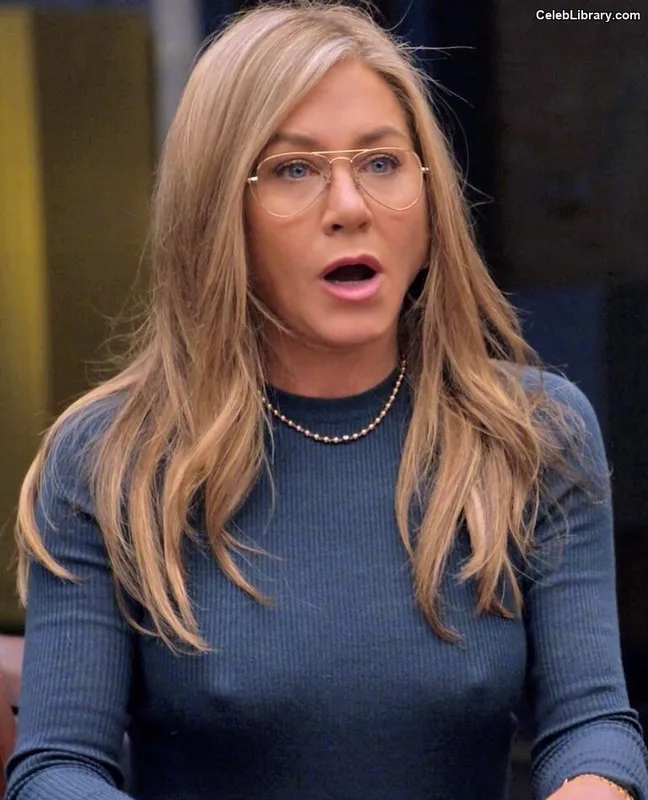 Jennifer Aniston photo 6 of 455
