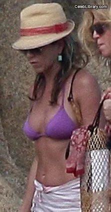 Jennifer Aniston photo 9 of 455
