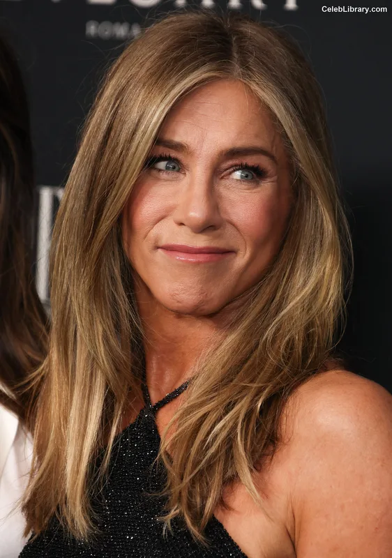 Jennifer Aniston photo 18 of 455