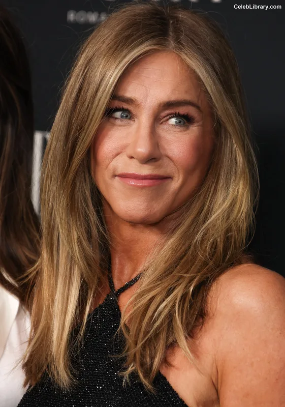 Jennifer Aniston photo 19 of 455