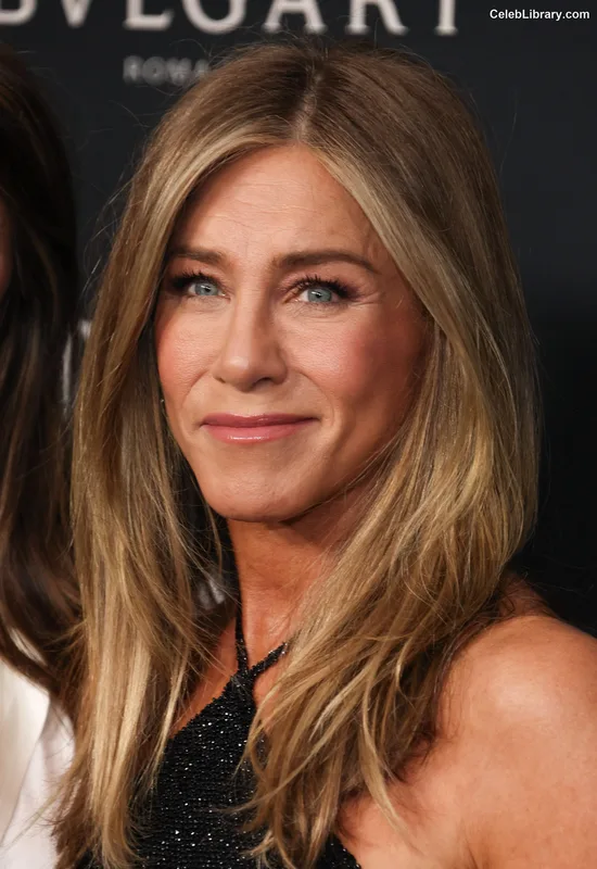Jennifer Aniston photo 21 of 455