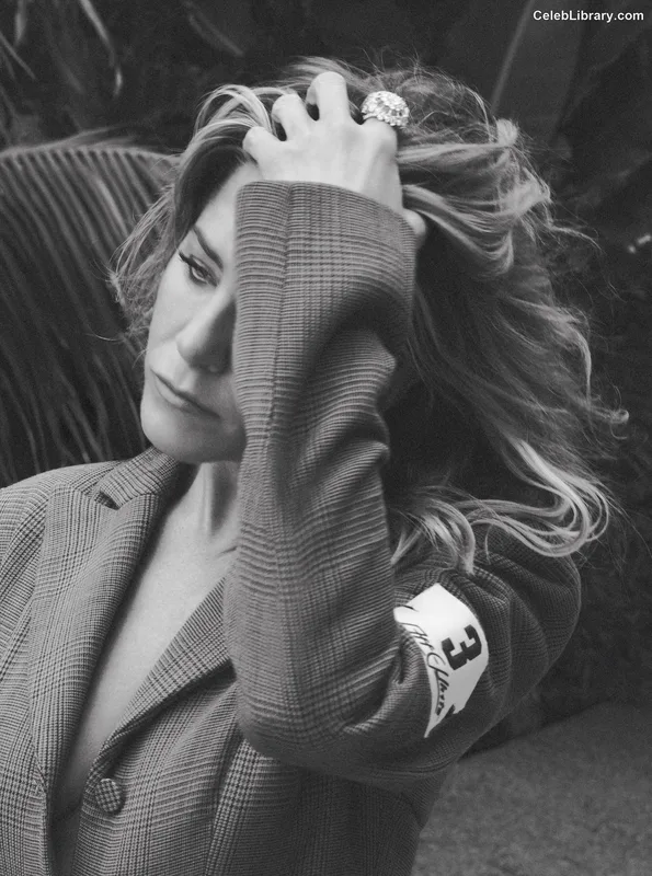 Jennifer Aniston photo 24 of 455
