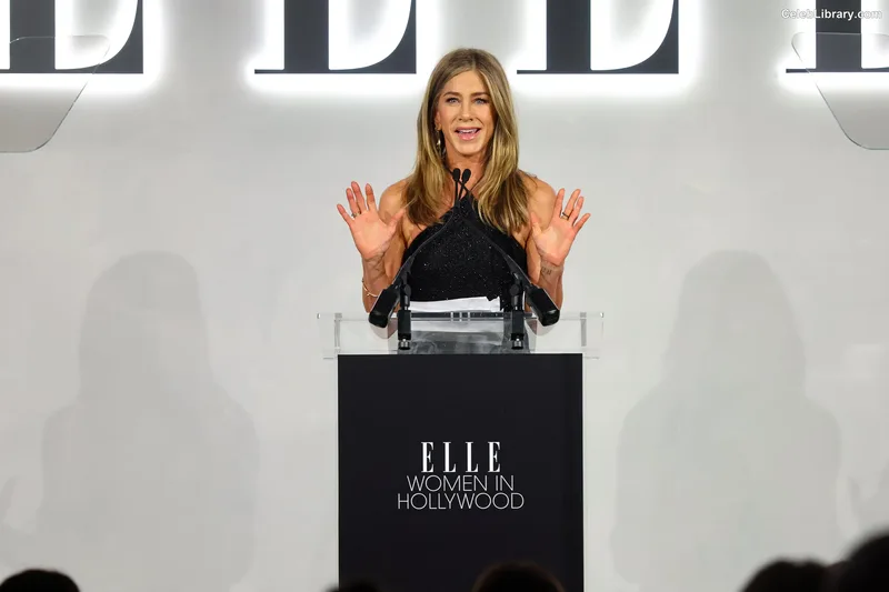 Jennifer Aniston photo 16 of 455