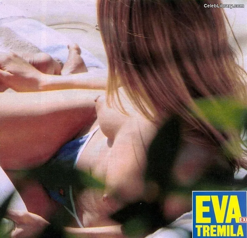 Jennifer Aniston photo 3 of 455