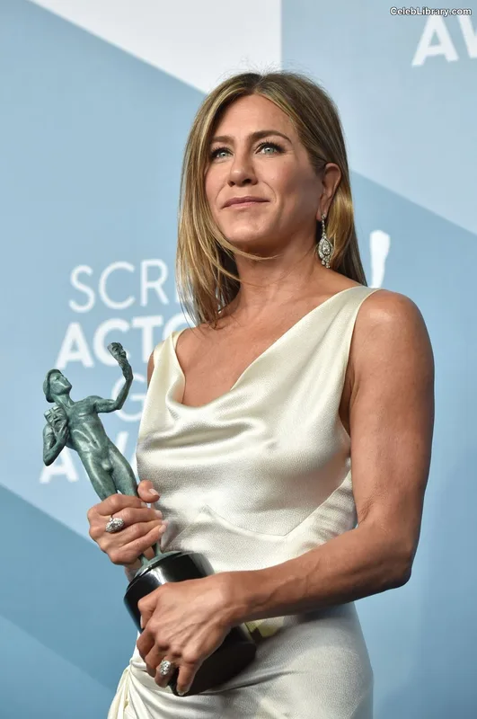 Jennifer Aniston photo 3 of 455