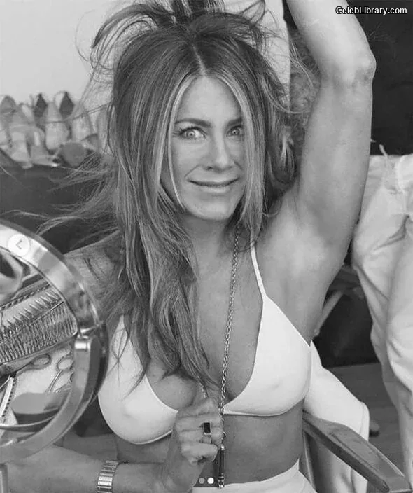 Jennifer Aniston photo 15 of 455