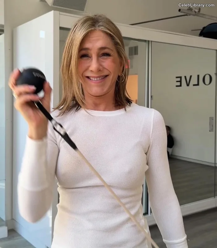 Jennifer Aniston photo 16 of 455