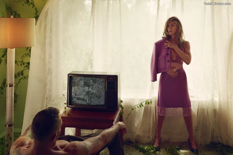 Jennifer Aniston photo 15 of 455