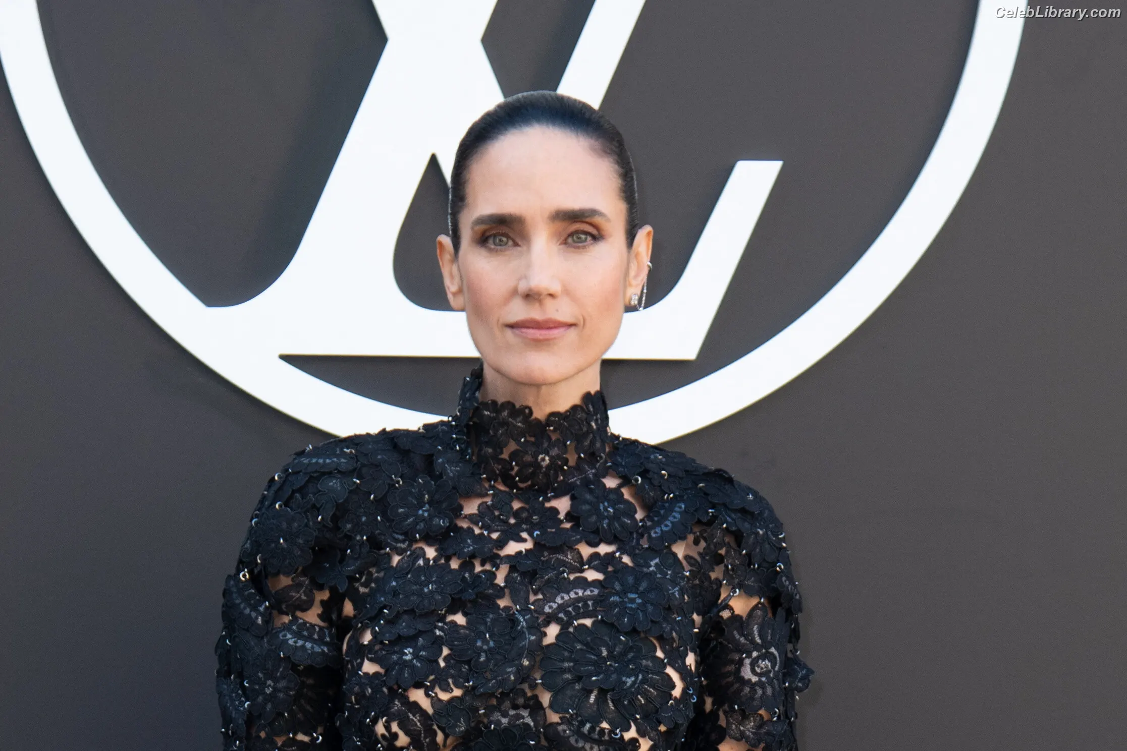 Jennifer Connelly photo 2 of 441
