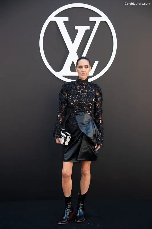 Jennifer Connelly photo 17 of 438