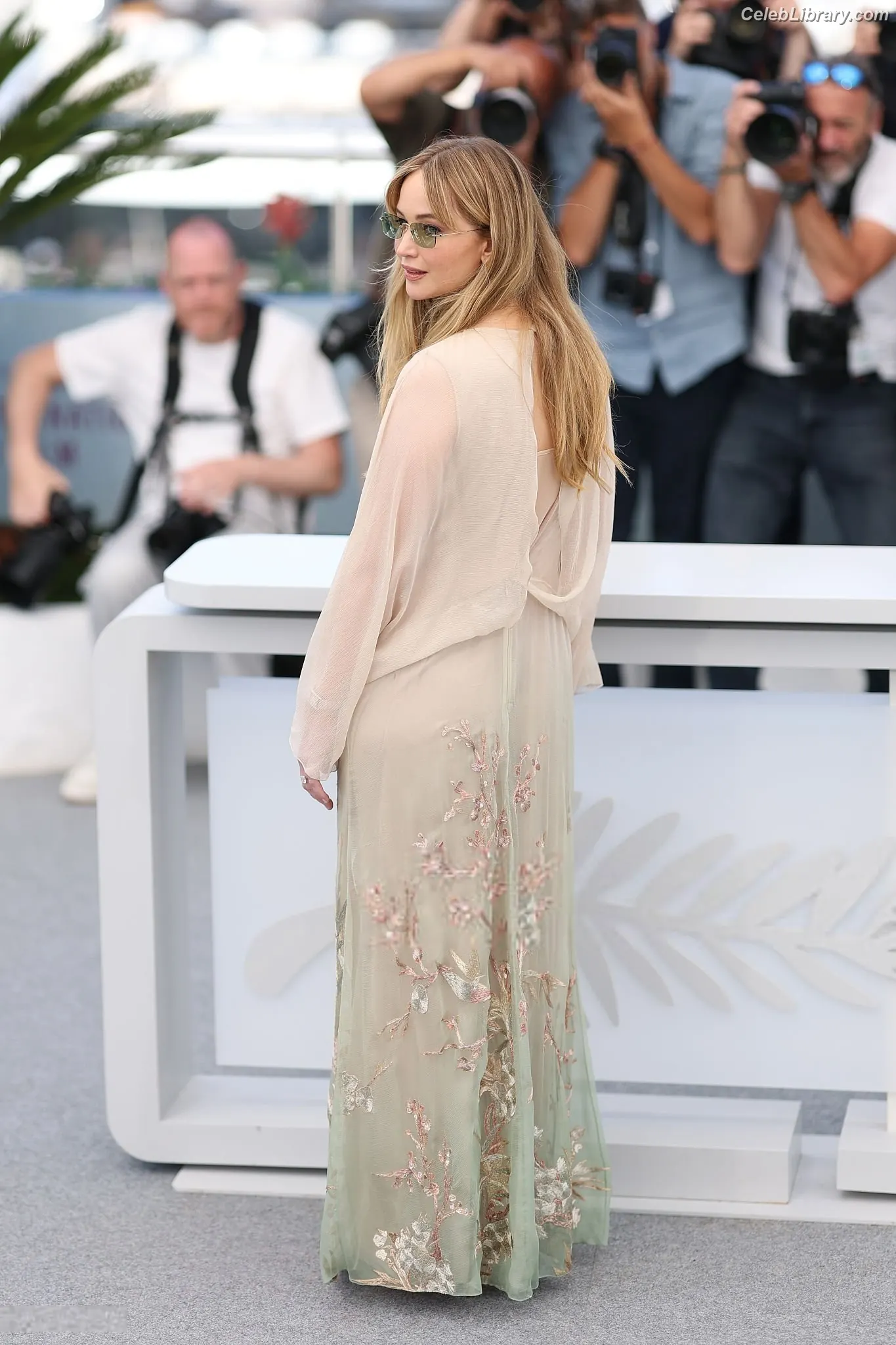 Jennifer Lawrence photo 1 of 1551