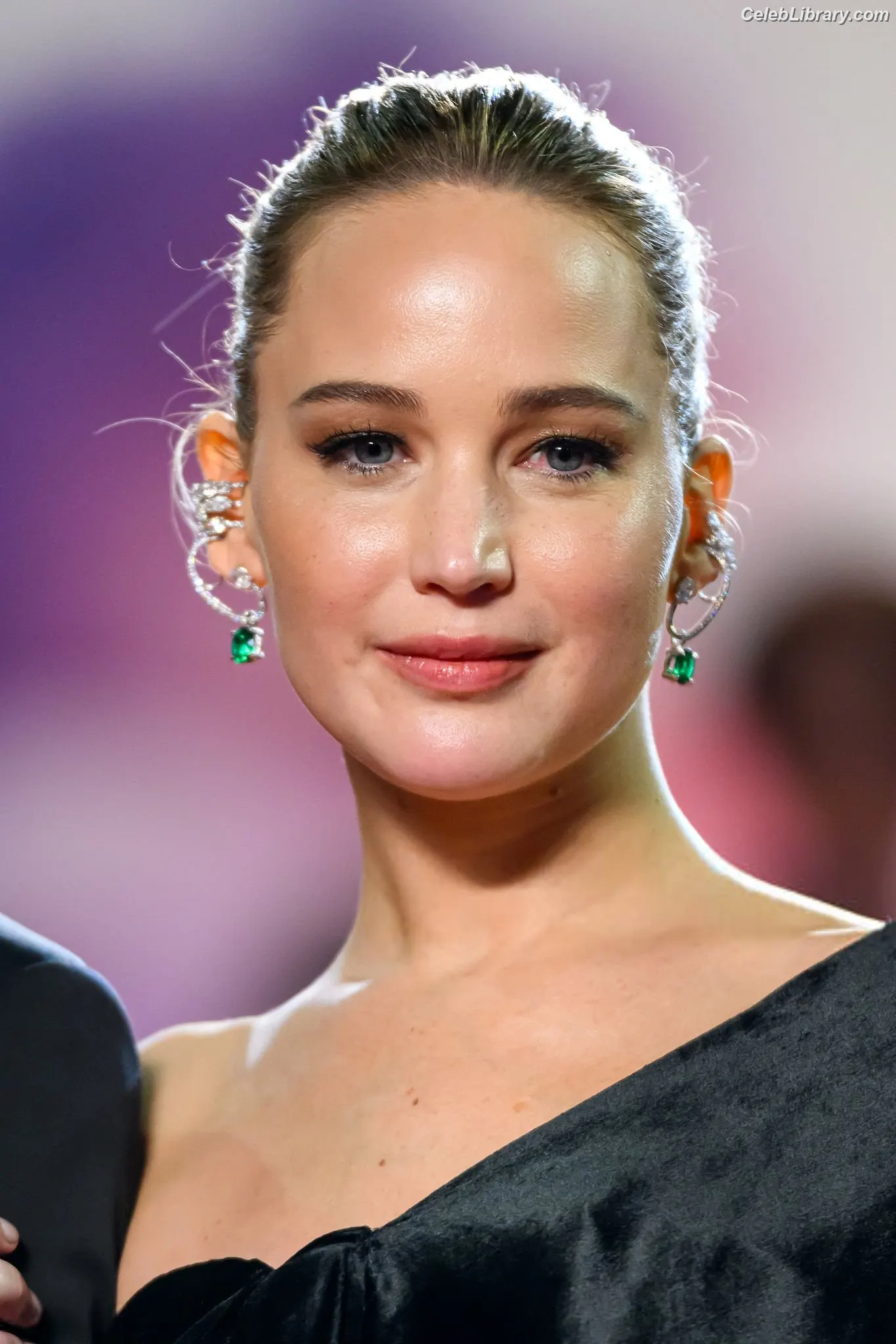Jennifer Lawrence photo 10 of 1551