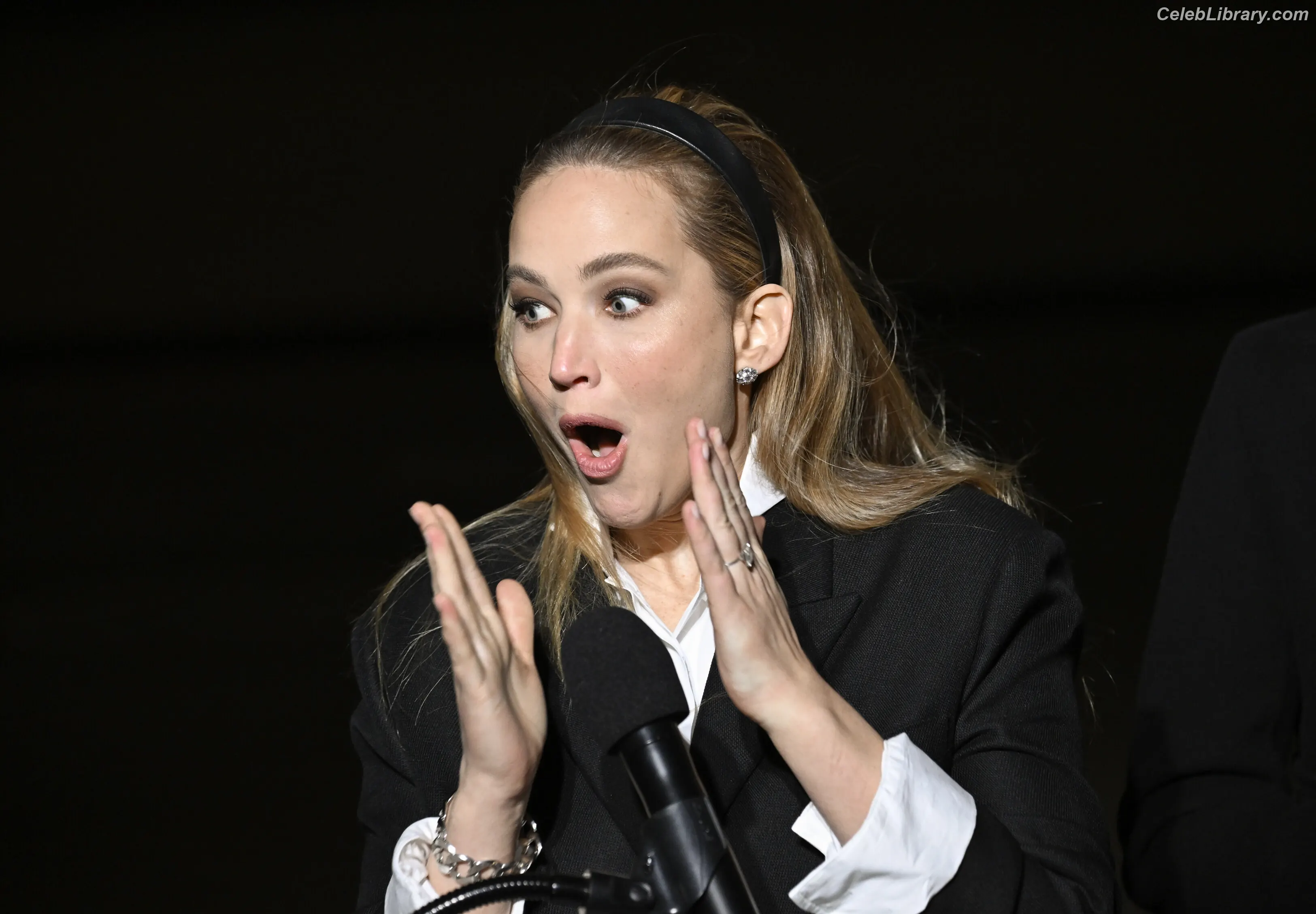 Jennifer Lawrence photo 17 of 1551