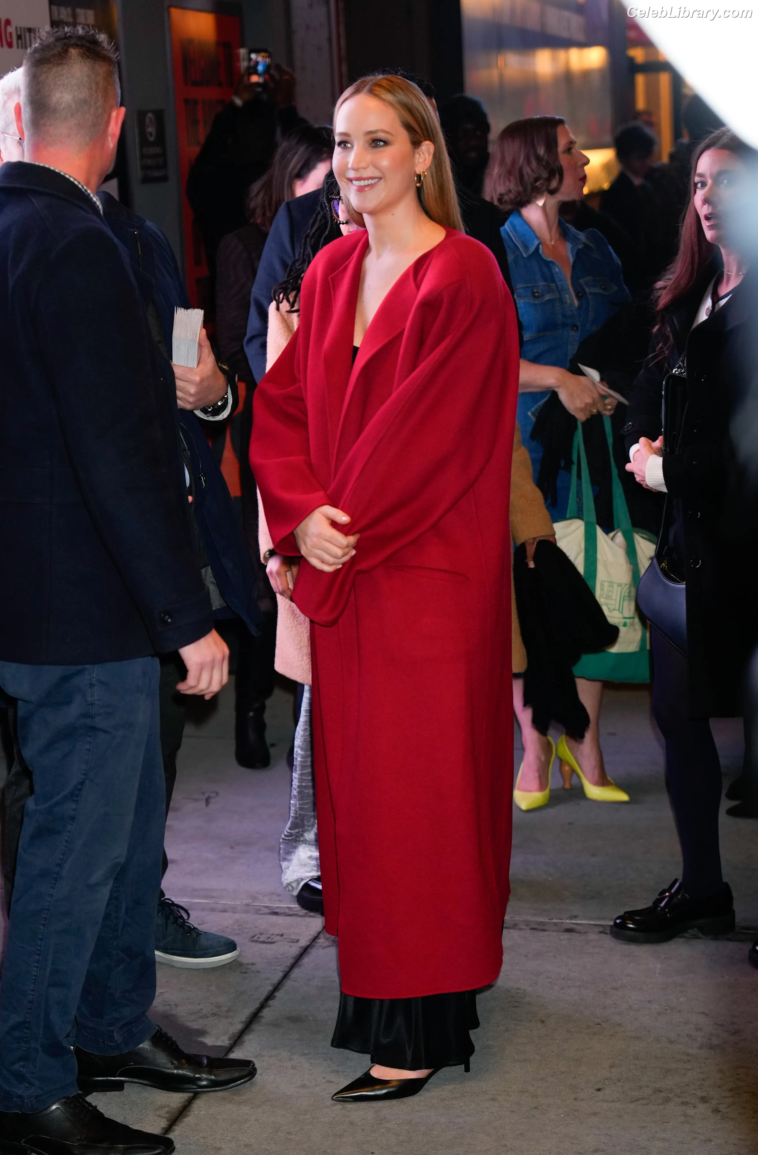 Jennifer Lawrence photo 24 of 1551