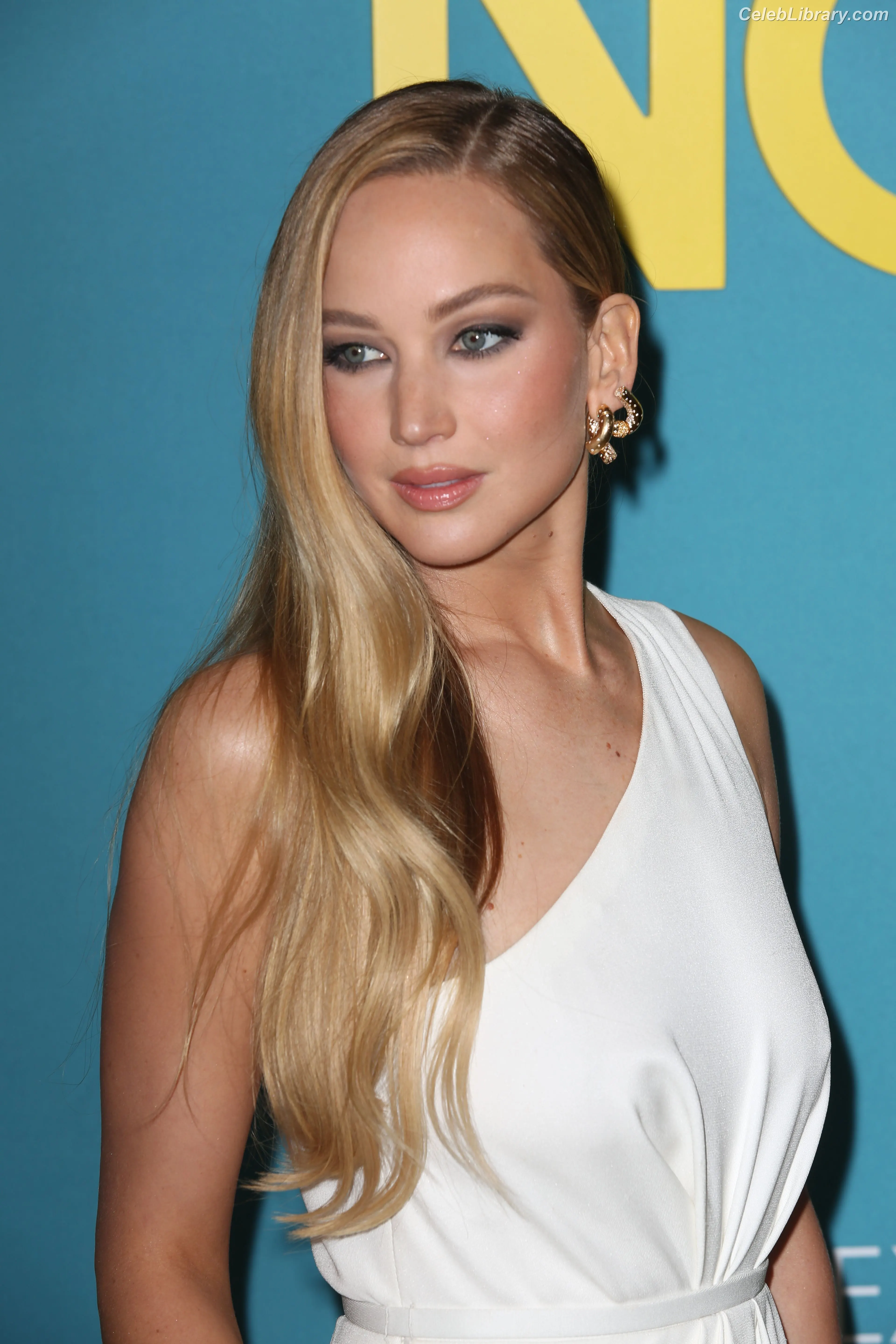 Jennifer Lawrence photo 1 of 1551