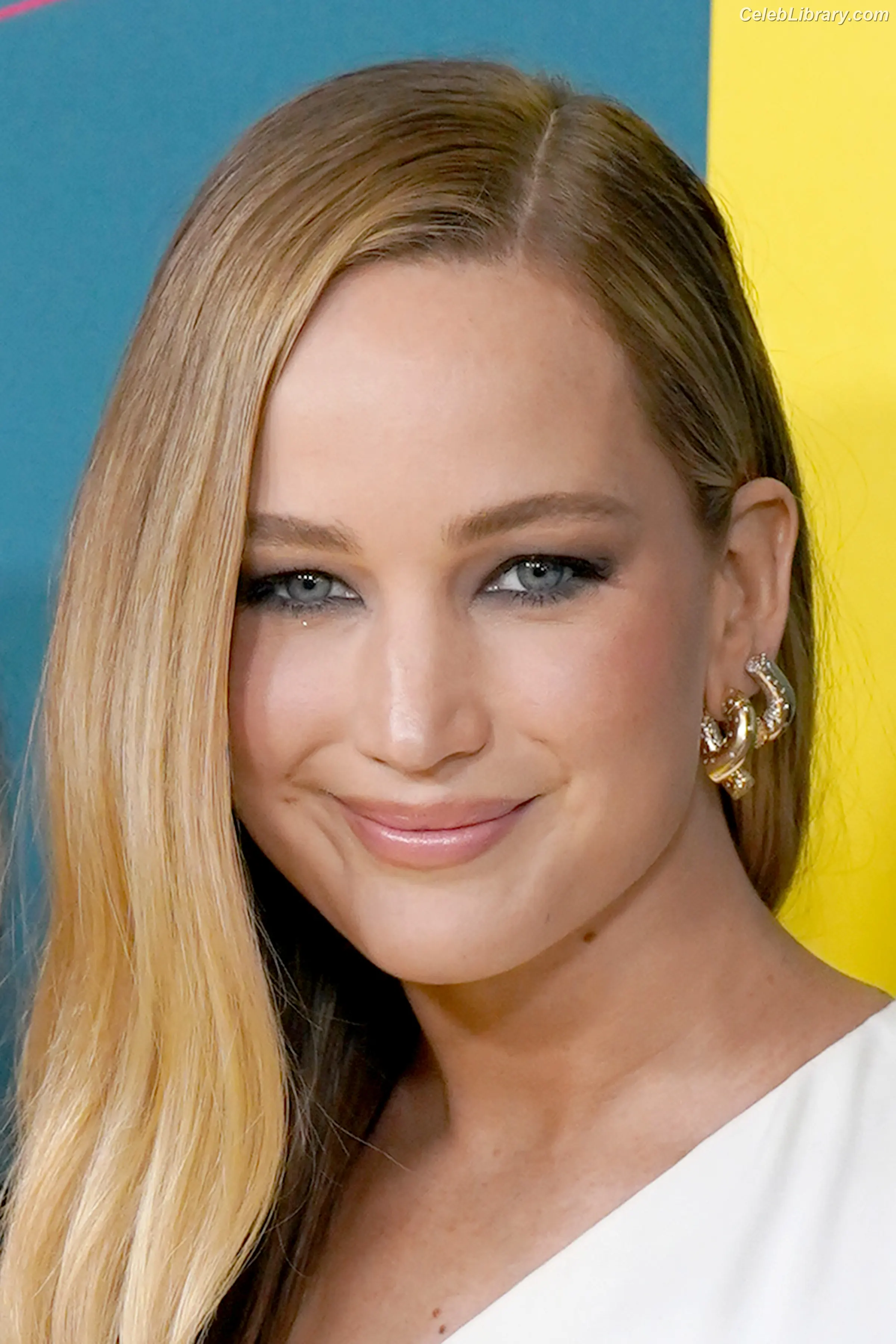 Jennifer Lawrence photo 20 of 1551