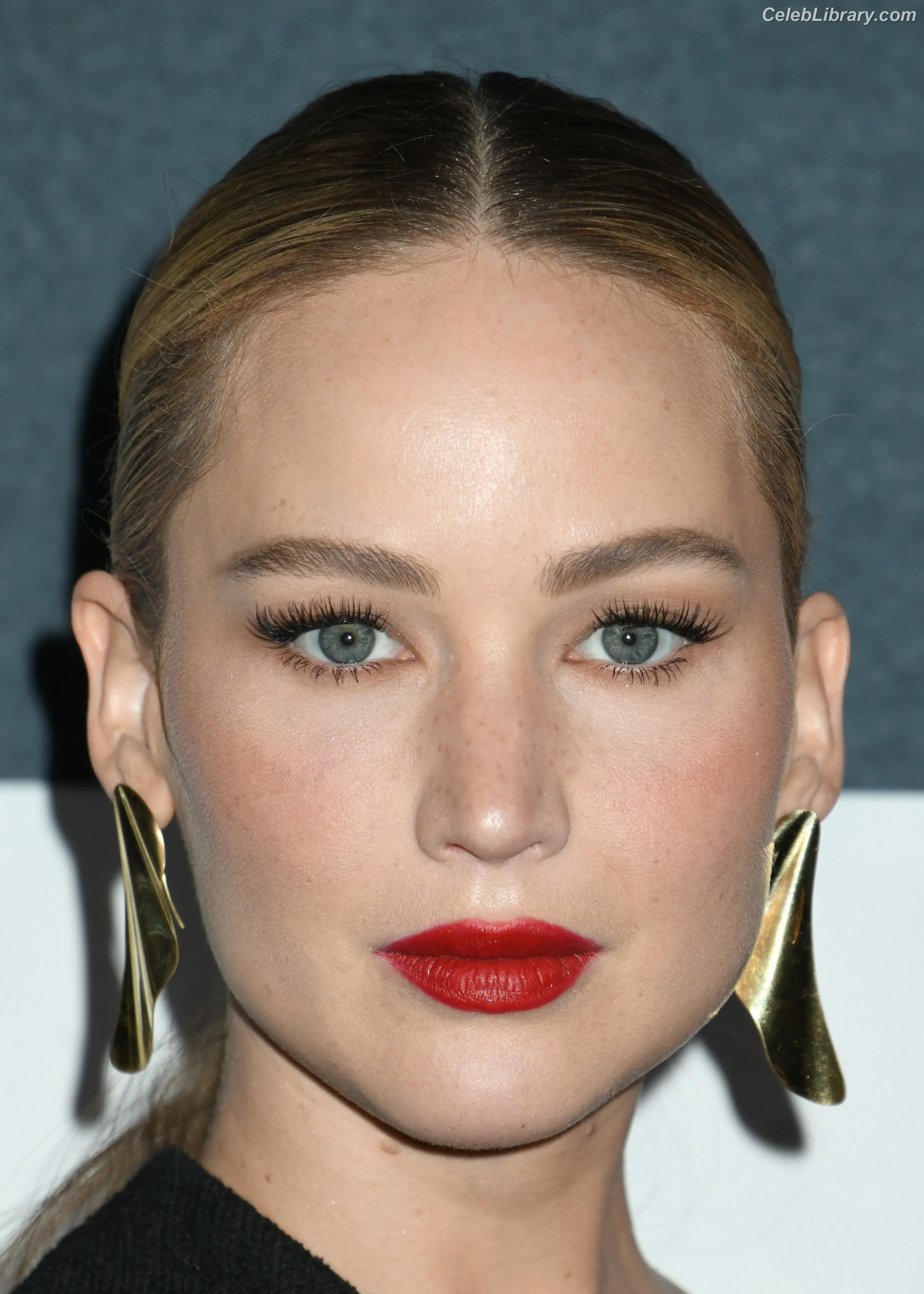 Jennifer Lawrence photo 7 of 1551