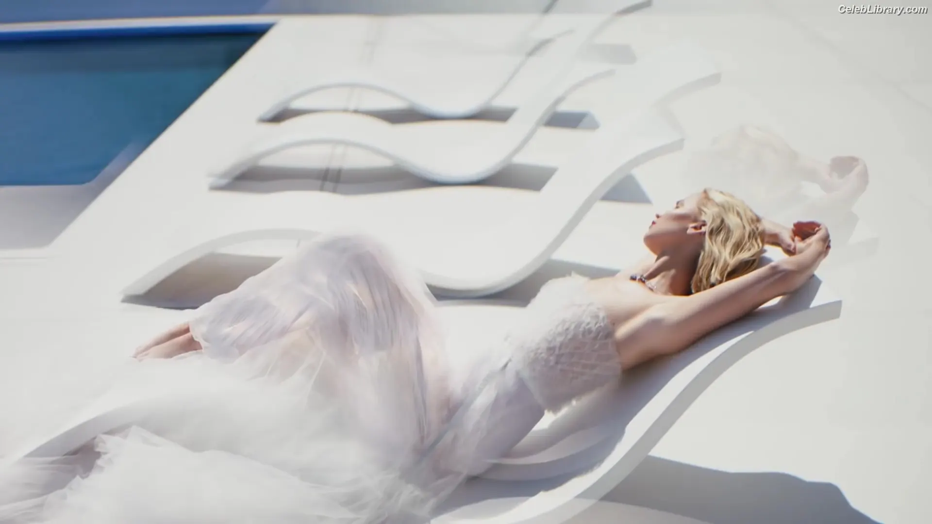 Jennifer Lawrence photo 8 of 1551
