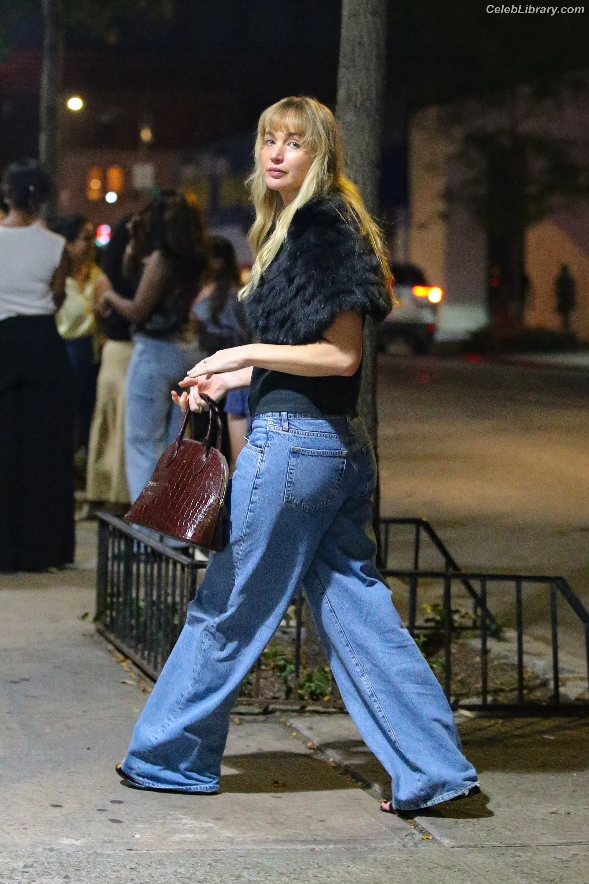 Jennifer Lawrence photo 19 of 1551