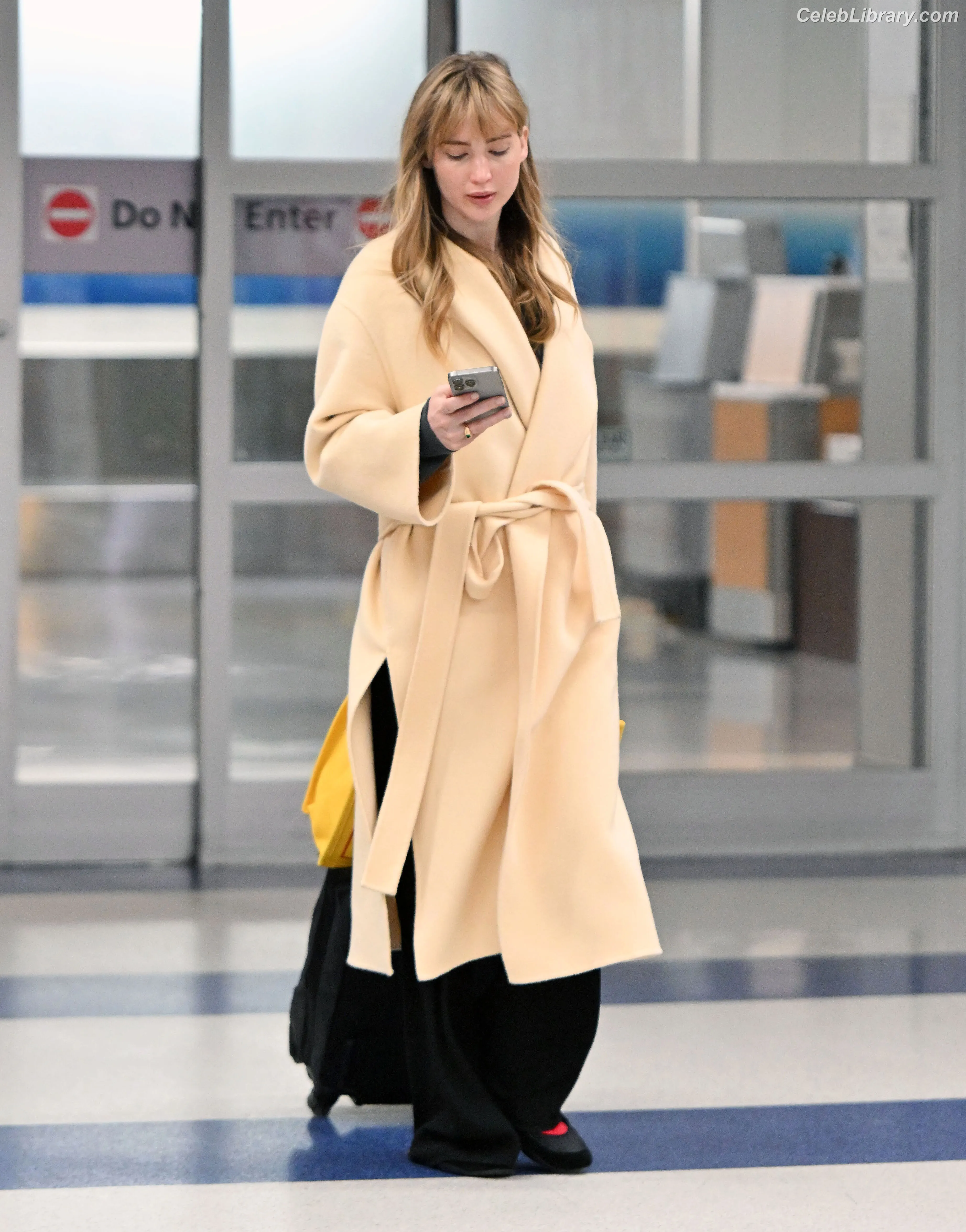 Jennifer Lawrence photo 4 of 1551