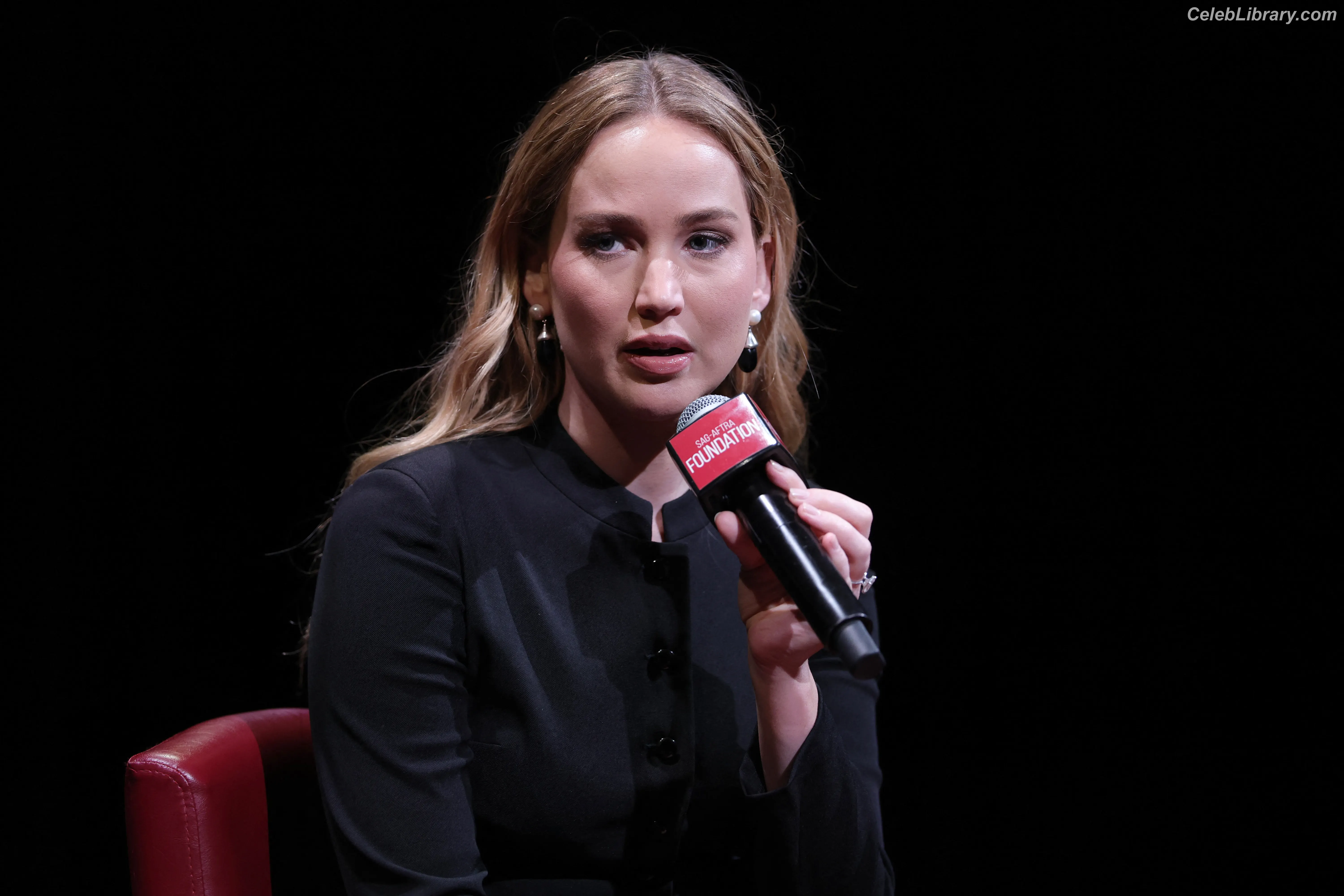 Jennifer Lawrence photo 18 of 1551
